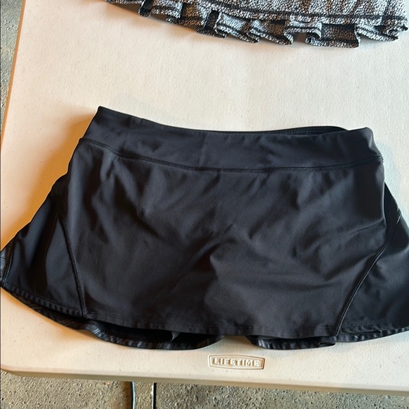 Lululemon tennis skirt - Picture 2 of 2